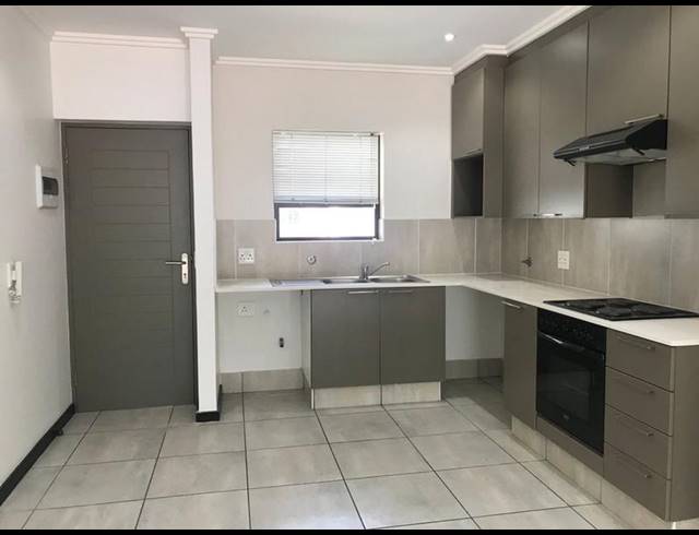 1 BEDROOM APARTMENT FOR SALE IN SUNNINGHILL